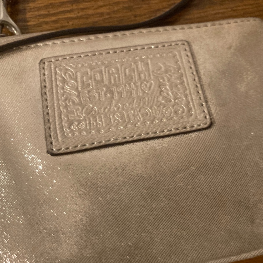 Coach Poppy Wristlet Champagne Metallic - Picture 4 of 11